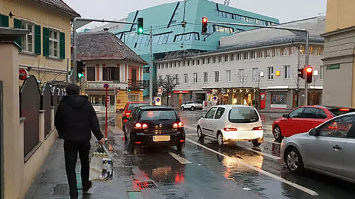 Neu: Haben die Rechtsabbieger Rot, leuchtet es für Geradeausfahrer Grün