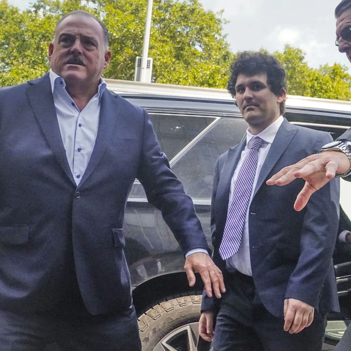 Sam Bankman-Fried vor Gericht: Milliarden-Prozess beginnt: Der tiefe Fall  des einstigen Krypto-Superstars