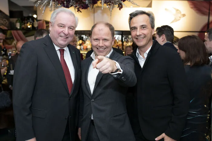 ... sein ehemaliger Pressereferent, der spätere ÖVP- und nunmehrige Bühnen-Graz-Geschäftsführer Bernhard Rinner feierte im Promenade in Graz ja auch nur einen halben Hunderter, „fifty-fifty“ geteilt mit seiner sieben Minuten jüngeren Zwillingsschwester Ursula.