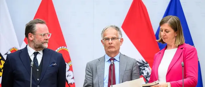 Die Dreier-Spitze bei den Budgetverhandlungen: Staatssekretär Sepp Schellhorn (Neos), Finanzminister Markus Marterbauer (SPÖ) und Staatssekretärin Barbara Eibinger-Miedl (ÖVP) verhandeln führend das Doppelbudget.