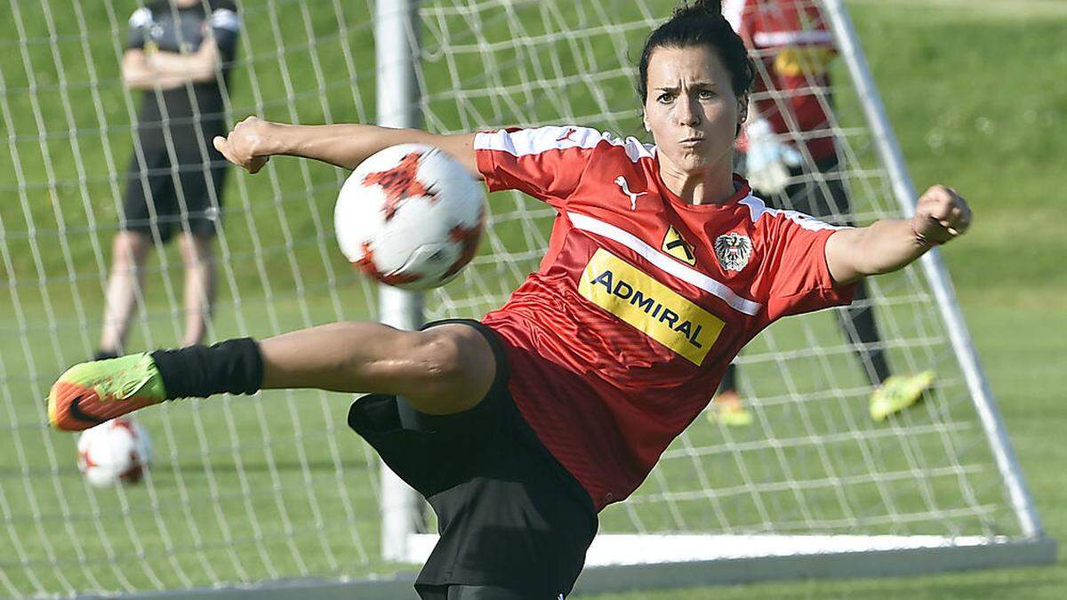 Viktoria Schnaderbeck beim Training mit der Nationalmannschaft 