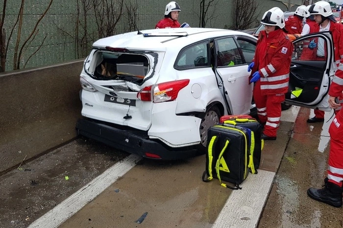 Ein Dutzend Rettungswagen war am Donnerstag bei einem schweren Unfall auf der Pyhrnautobahn Richtung Seiersberg im Einsatz.