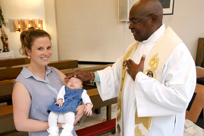 Mit der traditionellen Kindersegnung und einem „Tag der offenen Tür“ feierten am Freitag Rechtsträgervertreter, Krankenhausvorstand, Ärzte, Hebammen, Schwestern und zahlreiche Besucher die Eröffnung. 