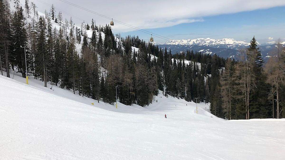 Auf nahezu leeren Pisten - wie hier auf der Hochwurzen - wurde am Samstag zum vorletzten Mal in der Saison Ski gefahren. 