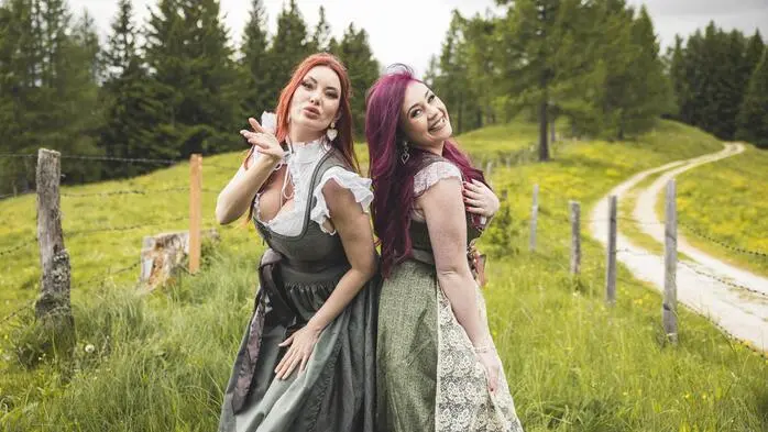 Elizabeth und Vanessa ziehen in das „Forsthaus Rampensau“, die neue Staffel startet am 16. Oktober