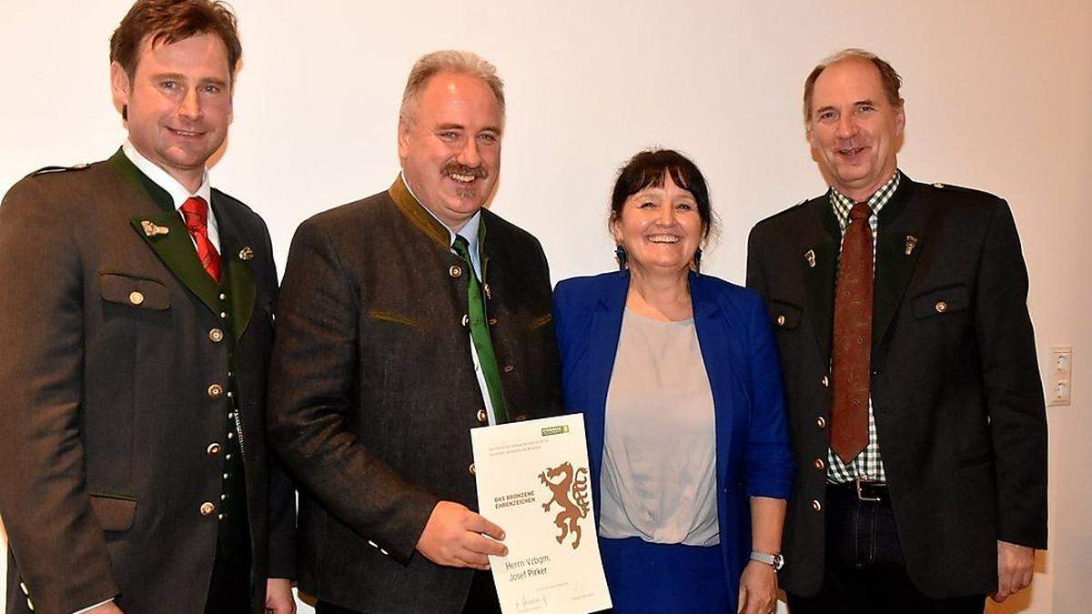 Ortsparteitag: Peter Panzer, Vizebürgermeister Josef Pirker, Landtagspräsidentin Manuela Khom, Altbürgermeister Thomas Schuchnigg (von links)