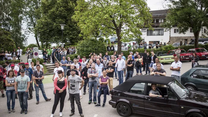 Klicken Sie sich durch die Bilder vom Autocorso am ersten Tag des GTI-Treffens
