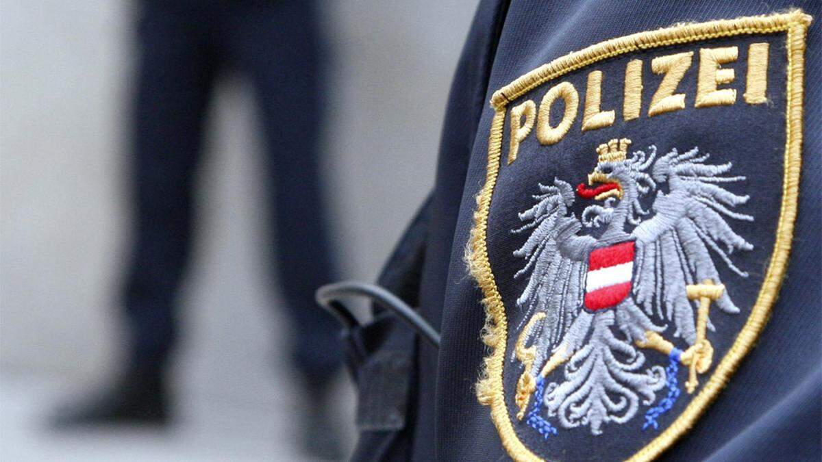 Die Polizei fahndet nach den zwei Räubern