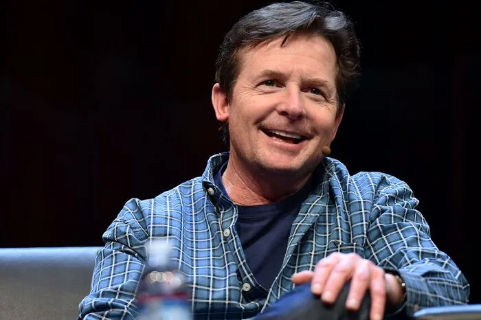 Michael J. Fox. "Zurück in die Zukunft" verhalf ihm zum Durchbruch. Mit 29 Jahren erhielt der Schauspieler die Diagnose Parkinson. Seine Stiftung sammelt fleißig Gelder für die Erforschung der Krankheit.