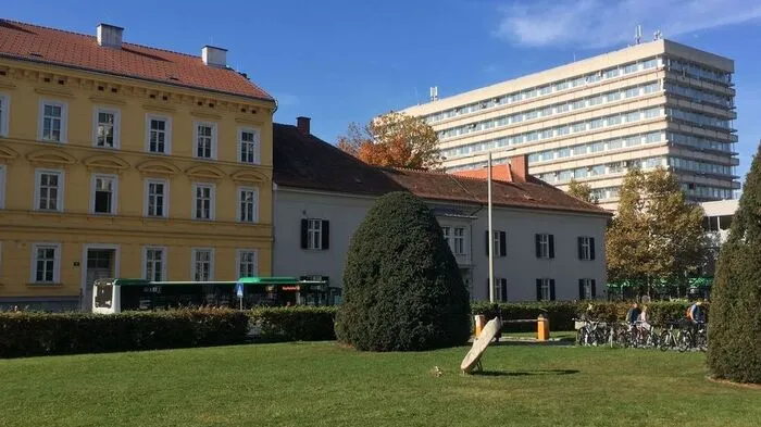 Die Vorklinik (rechts im Bild) hat ein Ablaufdatum (siehe Info Nr. 6)