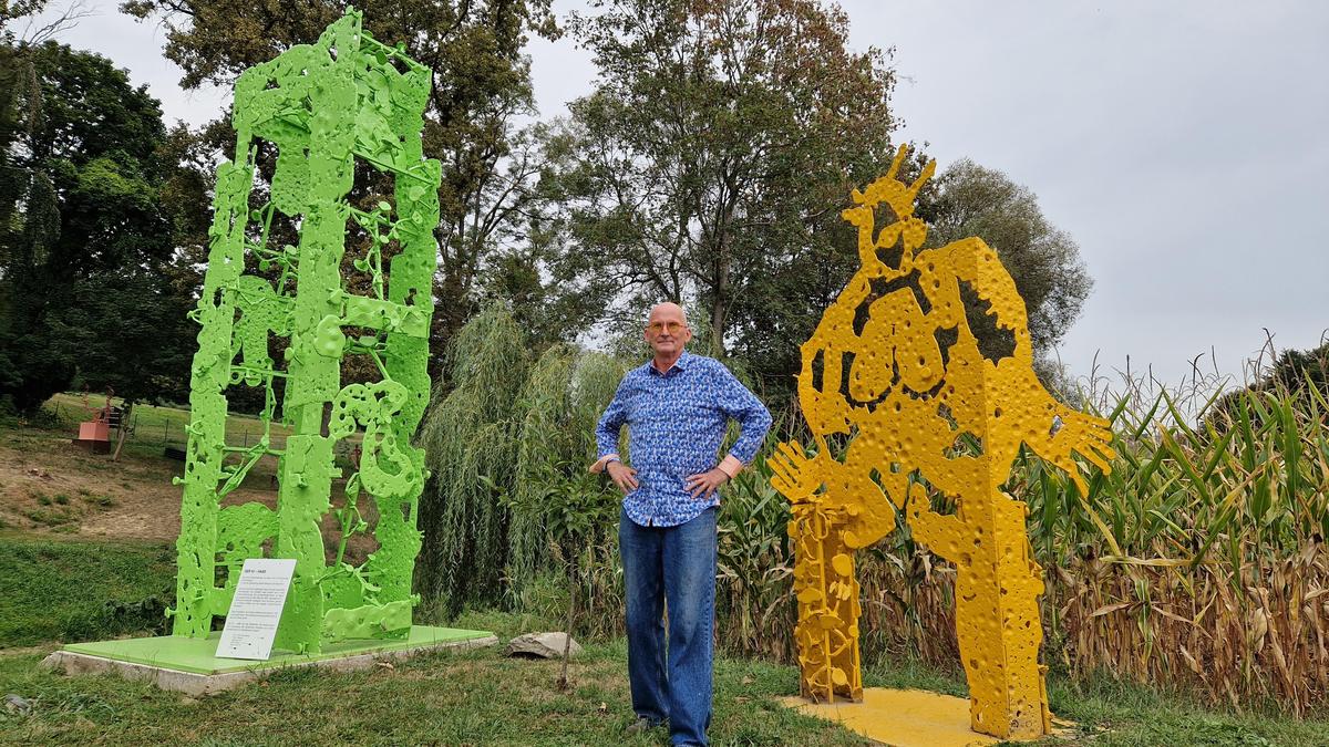 Peter Troißinger senior mit „Melonen“ (rechts) und dem KI-Hasen. Der könnte schon bald wieder eine Luftveränderung bekommen