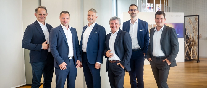 Die Vorstände der drei bisherigen Raiffeisenbanken Karl Schnögl, Mario Janko, Christian Sajovitz, Gerhard Wolf, Martin Klabuschnig und Rene Gallopp (von links)