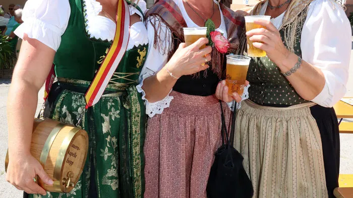 Über 250 Mitwirkende waren in Gurk dabei. Darunter: Christian Kramser, ORF-Moderator, die Bauernkapelle Isopp, die Sandbodenmusi, die Kärntner Kirchtagsmusik, die Stammtisch Musi, Bänderhutfrauen, Bürgerkorps Straßburg, der Männergesangsverein Gurk, Südkärntner Böhmische, Ingrid Sabitzer, Drehscheibe Glödnitz, Jagdhornbläsergruppe Salzerkopf, Singkreis Lieding, Gurktaler Alphornbläser, Ensemble MeSaGu und die Landjugend Pisweg.