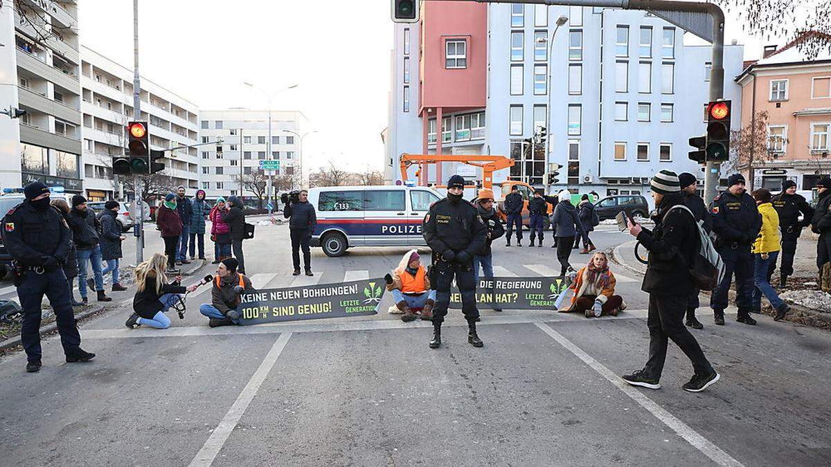 Protestaktion der Klimaaktivisten in Klagenfurt: Straße am Villacher Ring wurde blockiert