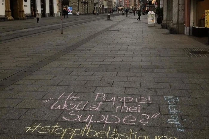 ...die erste Catcall-Aktion fand in New York statt. Seitdem ist das eine weltweite Bewegung, die sich auch in der Herrengasse niederschlägt.