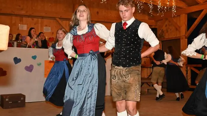 Den Auftanz gestaltete die Landjugend Wieting, während die Landjugend Metnitz mit ihrer Mitternachtseinlage für einen weiteren Höhepunkt des Abends sorgte.