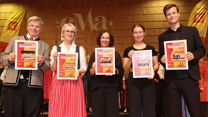 Die Jury hat entschieden! Fünf der acht Ensembles der ersten Vorentscheidung konnten sich ihren Startplatz für das Finale am 3. November im Konzerthaus in Klagenfurt sichern am Foto von Links:Alpen Adria Chor VillachGemischter Chor GrafensteinDečle DaniceVokalgruppe TambulaŠtirje iz ene hiše  