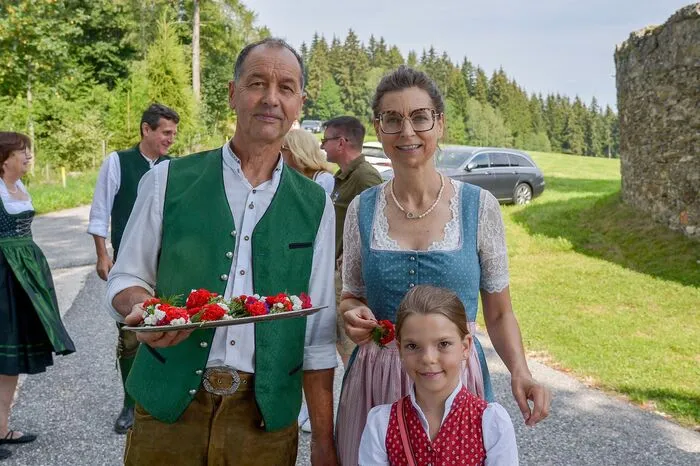 Die Jagdgesellschaft Lading-Kötsch-Saualpe, Obmann Hans-Georg Kramer, lud zum traditionellen Oswaldi Kirchtag nach Lading. Pfarrer Suresh Kumar Remalli zelebrierte die Heilige Messe, die vom Kirchenchor Lading feierlich umrahmt wurde.