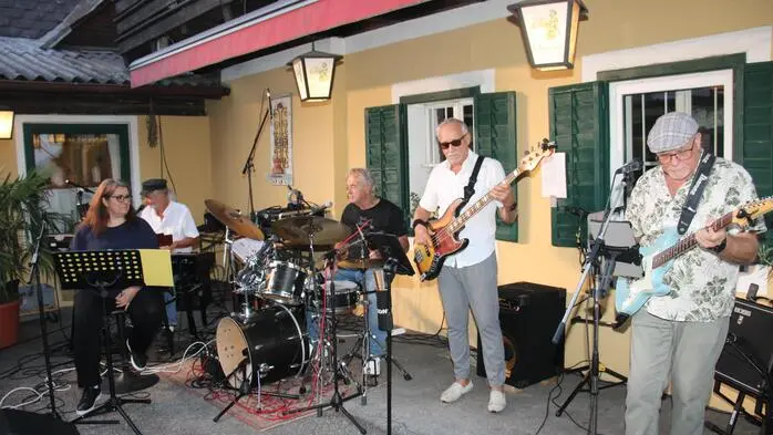 Im Rahmen des traditionellen Sommerfestivals im Gasthof Schilcherhof in Ligist präsentierte die Gruppe „Rockconfusion“ einen Abend mit Welthits aus Rock, Pop, Jazz und Blues der letzten Jahrzehnte. 