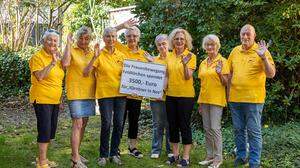  Das Flohmarktteam der Frauenbewegung Feldkirchen um Obfrau Brigitte Bock (dritte von rechts) sagt „Adieu“. Auf 34 Jahre ehrenamtliches Engagement folgt „Ruhestand“ KK
