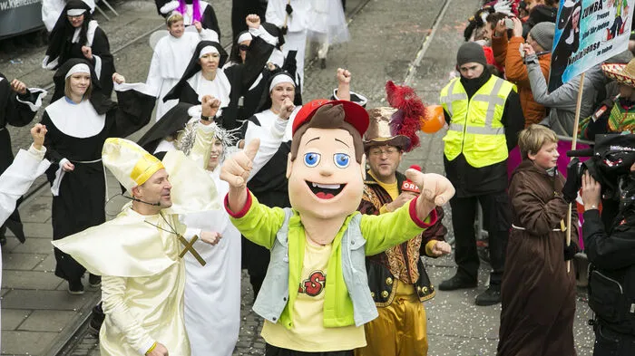 Von A wie Anstalts-Insasse bis Z wie Zombie! Beim diesjährigen Grazer Faschingszug gab es wirklich einiges zu sehen.