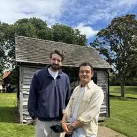 Simon Reinelt und Orlando Bloom machten sich in England auf die Suche nach Zecken und Flöhen