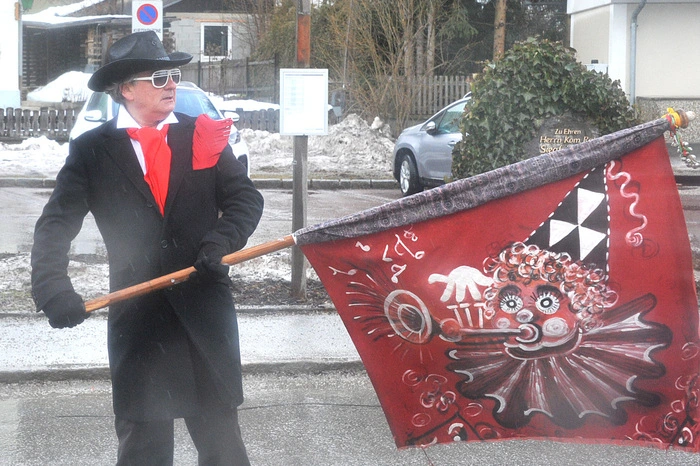 Ausgelassenes Feiern beim Faschingsumzug in Bad Mitterndorf