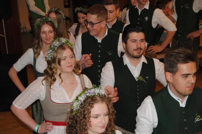 Ein Fixpunkt des Abends war die Polonaise, die von der Landjugend gestaltet und von Kathrin Rack choreografiert wurde