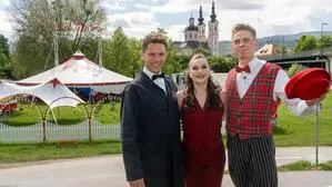 Zirkusdirektor Dimitri Würschl mit Tessa Zavatta und Leon Würschl