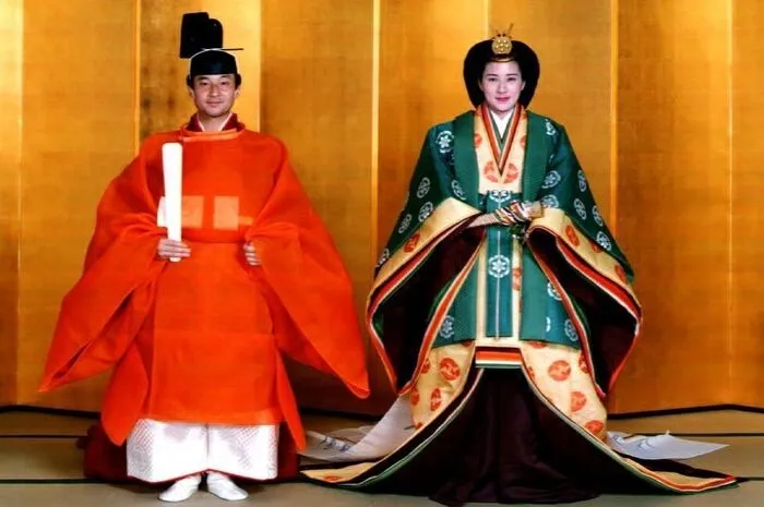 Naruhito und Masako in japanischen Hochzeitskostümen im Jahr 1993