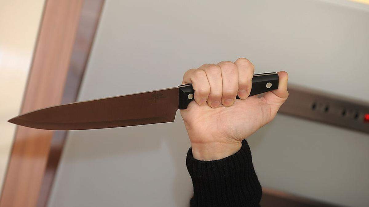 Mit einem Küchenmesser stach ein 29-jähriger Iraner auf mehrere Personen ein (Archivbild)