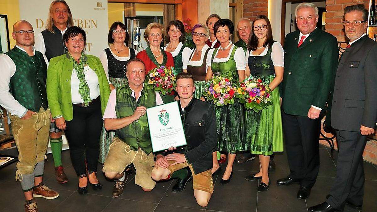 Landeshauptmann Schützenhöfer verlieh dem Betrieb Hochstrasser das Landeswappen 