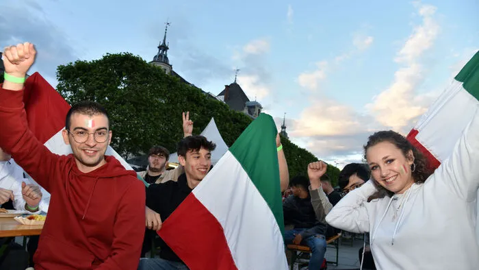 Am Ende der Eröffnungspartie der heurigen Fußball-EM hatten die Italien-Fans in der Public Viewing Zone am Neuen Platz in Klagenfurt gut Jubeln. . .
