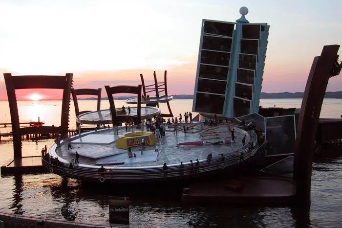 "La Bohème" während eines Sonnenuntergangs im Sommer 2001.