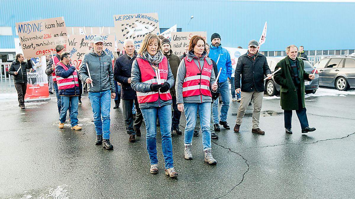 Protestmarsch nach den bereits gescheiterten Sozialplan-Verhandlungen