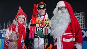 KUUSAMO,FINLAND,28.NOV.25 - NORDIC SKIING, CROSS COUNTRY SKIING - FIS World Cup, Nordic Opening, 10km classic, men. Image shows Mika Vermeulen (AUT) and Santa Claus.
Photo: GEPA pictures/ Harald Steiner
