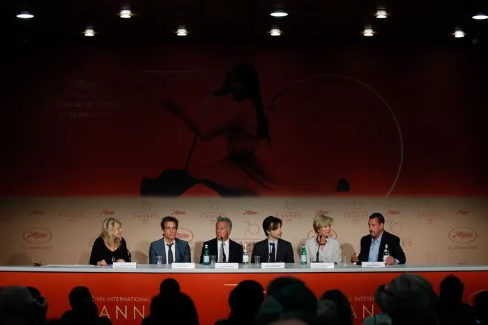 "Das einzigartige Erlebnis entfällt auch nicht ohne große Leinwand", konterte Regisseur Noah Baumbach auf Kritik und Buhrufe.