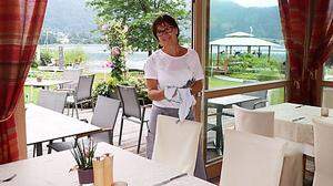 Ingrid Hofer ist eine der Fachkräfte im Hotel SeeRose am Ossiacher See. 