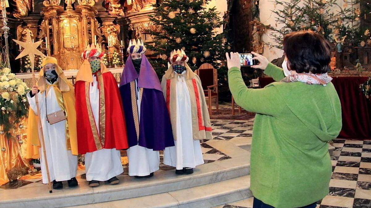 Sabine Frei stellt das Video der Sternsinger auf Facebook