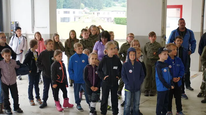 39 Kinder haben die Griffner Wehr besucht. Insgesamt fünf Stationen mussten absolviert werden - darunter ein Löschbewerb mit Kübelspritzen.