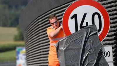 Köstinger gegen 140 km/h auf heimischen Autobahnen