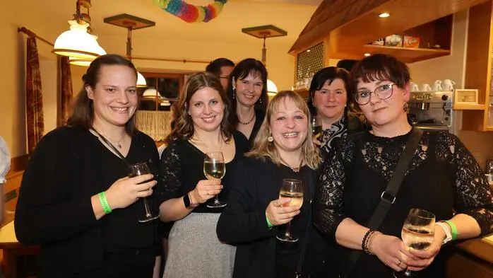 Riesenstimmung beim Ball der FF Schiefling. Klicken Sie sich durch die Bilder!