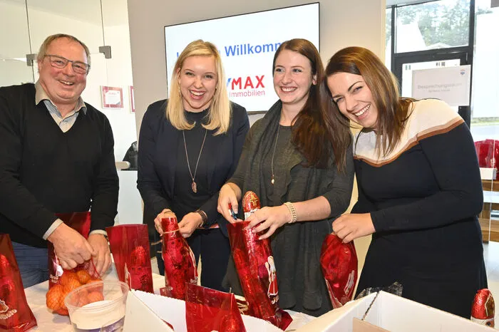Immobilienberater Herbert Aschbacher mit Sabrina Neuschitzer, Lisa Brunner und Sabrina Kotzian.