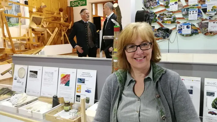 Holzmuseum-Obfrau Michaela Seifter bei der Eröffnung.