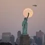 Full Harvest Supermoon Rises in New York City NEW JERSEY, UNITED STATES - OCTOBER 7: The full Harvest Supermoon rises behind the Statue of Liberty in New York City on October 7, 2025, as seen from Jersey City, New Jersey. Lokman Vural Elibol / Anadolu New Jersey United States. Editorial use only. Please get in touch for any other usage. PUBLICATIONxNOTxINxTURxUSAxCANxUKxJPNxITAxFRAxAUSxESPxBELxKORxRSAxHKGxNZL Copyright: x2025xAnadoluxLokmanxVuralxElibolx