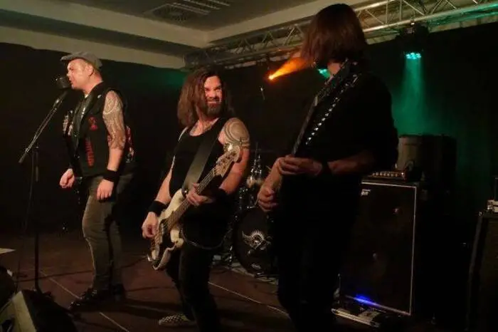 Hauptact war die Coverband „Volboat“, die das ganze Volxhaus vibrieren ließ.