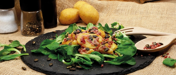 Kartoffelsalat ist ein Klassiker für den Heiligen Abend oder Silvester