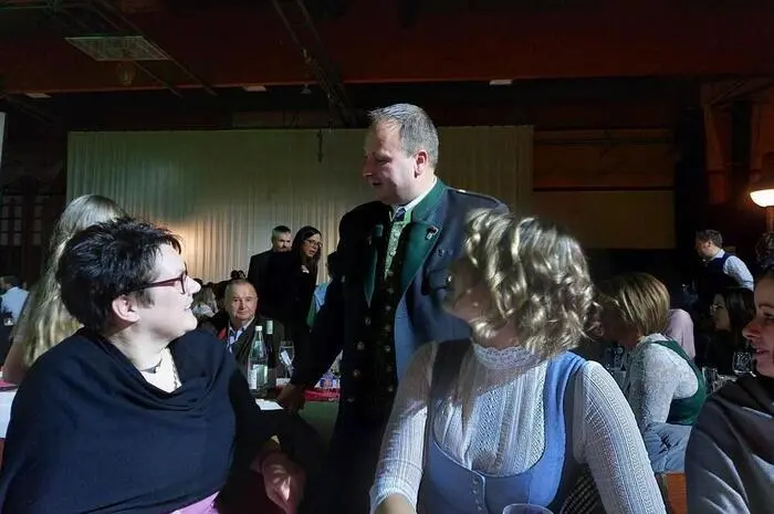 Eröffnet wurde der Ball mit einer beeindruckenden Polonaise des Absolventenjahrganges