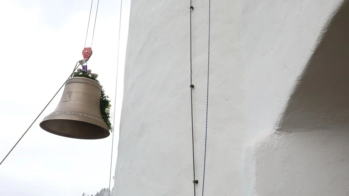 Zum ersten Mal erhielt die Wallfahrtskirche Maria Freienstein eine Glocke. Und die edle Spende wurde am Freitag groß gefeiert: Mit einem Festgottesdienst, den Salzburgs Erzbischof Franz Lackner leitete.