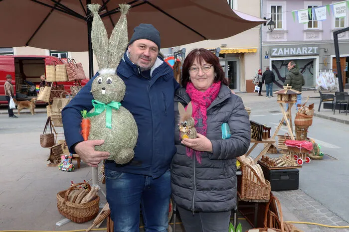 Es gibt auch schon Osterhasen zu kaufen.